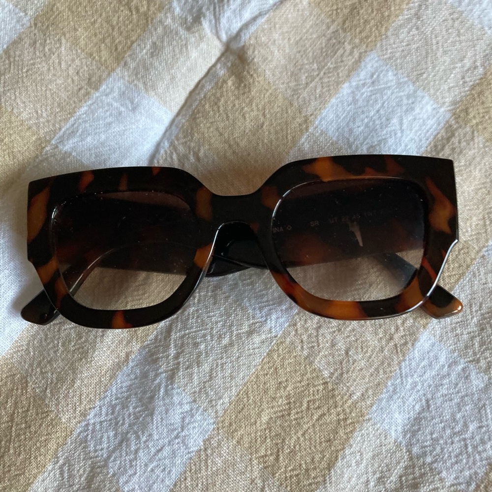 Whowhatwear Sunnies